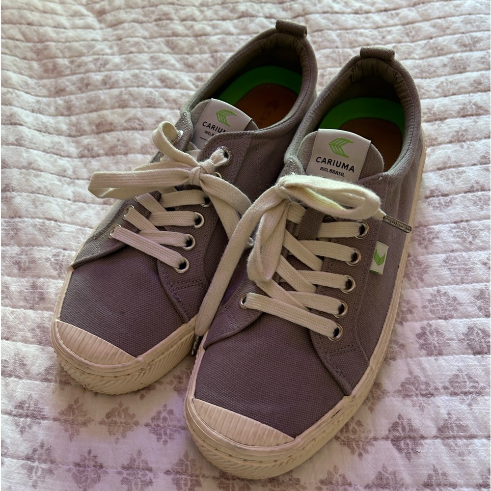 Cariuma canvas women’s sneakers grey/taupe 9.5